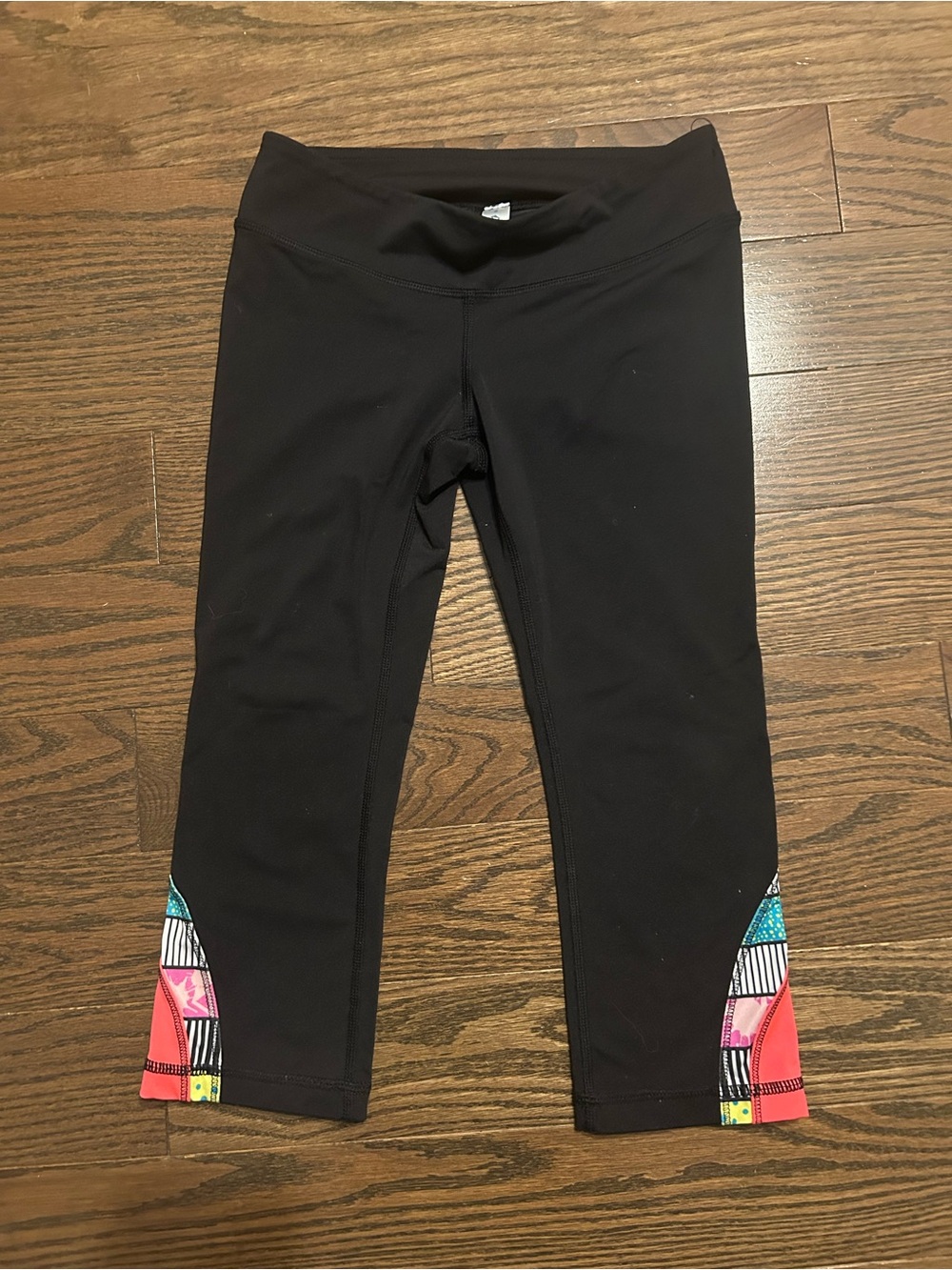 Ivivva Black Capri Leggings with a tiny pocket. Kids 8t